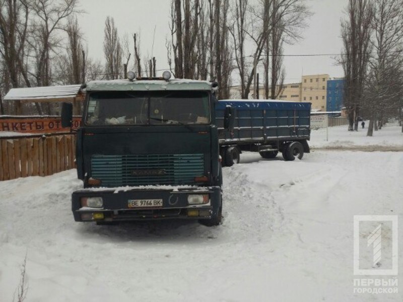 Под Одессой в застрявшей фуре дальнобойщик прожил 10 дней (ФОТО) (фото) - фото 1